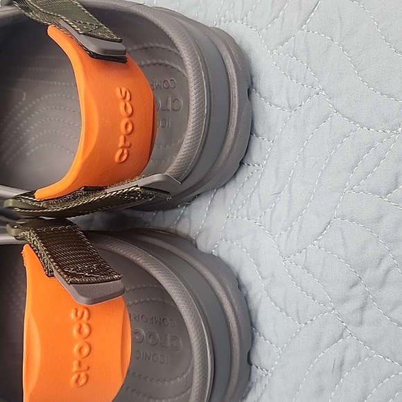 Crocs Mens 10 Womens 12 Gray Army Green And Orange Like NEW Hiking Swimming - Picture 5 of 14
